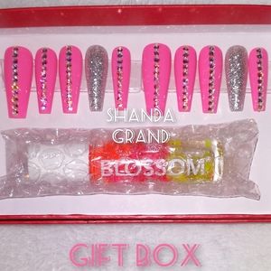Holiday Press-On Nail Set (Coffin Shape)
